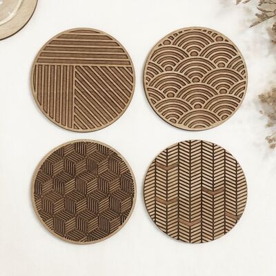 Set aus 4 Holzuntersetzern mit geometrischen Mustern – Einzugsgeschenk