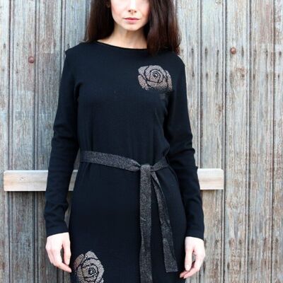2111R – Vestido de punto con aplique floral