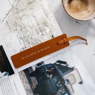 Leather bookmark - I read, therefore I tan