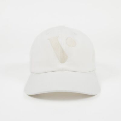 gorra blanca con logo