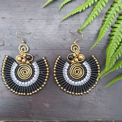 Boho-Ohrringe aus schwarzem Achatkristall und Makramee