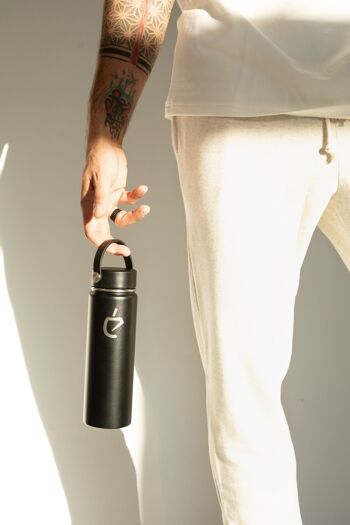 Bouteille isotherme mug thermos "Una botella" noir 650ml de UN MATE. Fiole à vide isotherme 4
