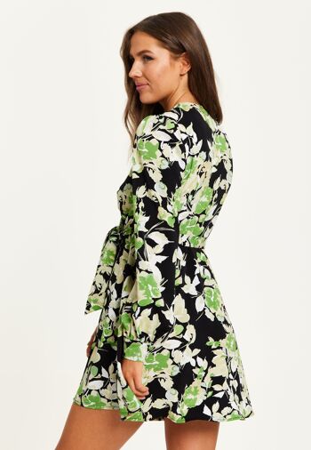 Mini robe portefeuille à imprimé floral vert liqueur avec manches longues en noir 18