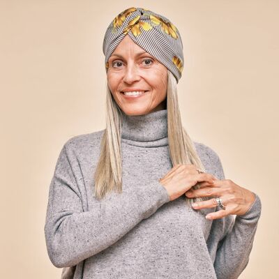 Bonnet cross rayé blanc et gris à fleurs jaunes