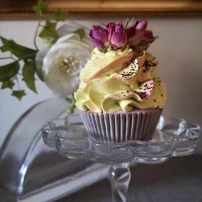 Shabby Cupcake-Seife mit kleinen Rosen