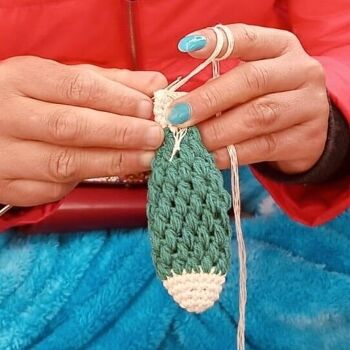 porte-clés poisson durable vert - coton biologique - fait à la main au Népal - cintre pour sac - porte-clés poisson au crochet 6