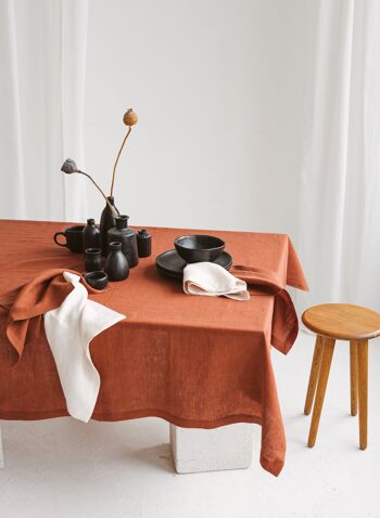 Serviette de table en lin avec coins en onglet • Serviette carrée SABLE BLANC 3