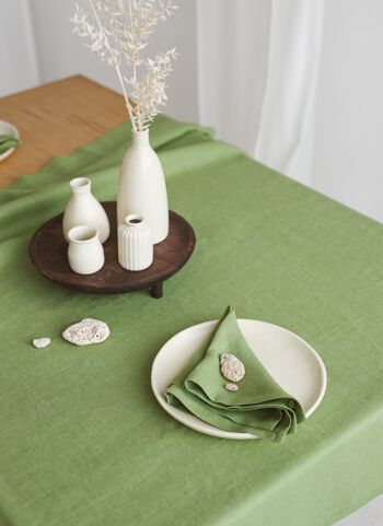 Serviette de table en lin avec coins en onglet • Serviette carrée VERT FORÊT 3