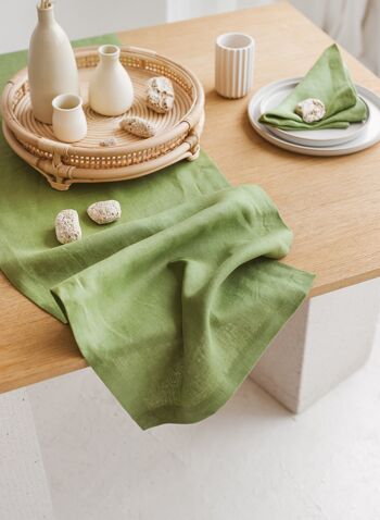 Serviette de table en lin avec coins en onglet • Serviette carrée VERT FORÊT 4