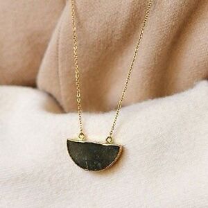 Collier acier pendentif labradorite demi lune chaine