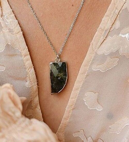 Collier acier pendentif labradorite forme de dent chaine