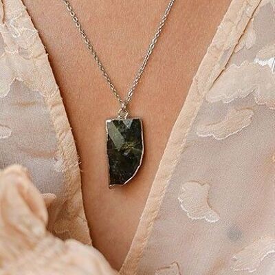 Collier acier pendentif labradorite forme de dent chaine