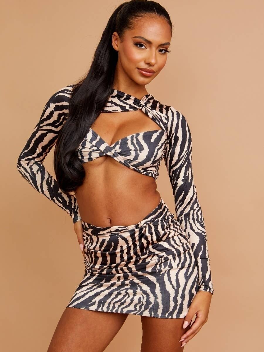 Top corto e gonna stampati Twist Front Crop co ord