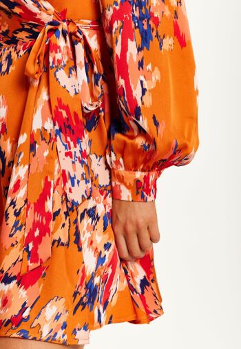Mini robe portefeuille à imprimé abstrait Liquorish et manches longues en orange 8