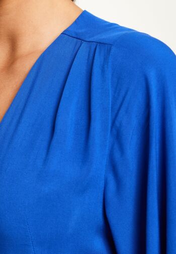 Liquorish - Robe portefeuille longue bleu royal avec manches kimono 6