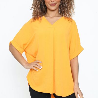 Lightweight t-shirt with V neck and pleat fold on front