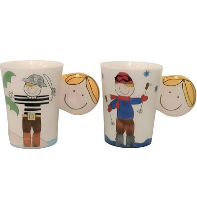 Taza con un niño como pirata o esquiador