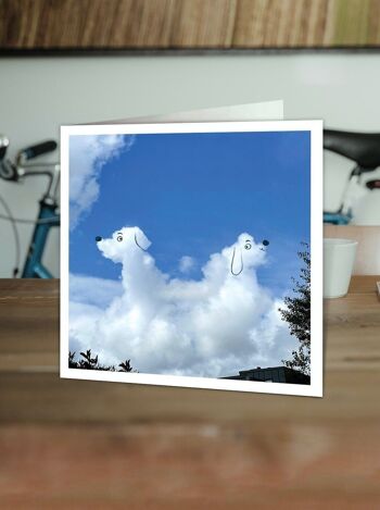 Une carte d'anniversaire quotidienne de chiens photographiques drôles de nuage 2