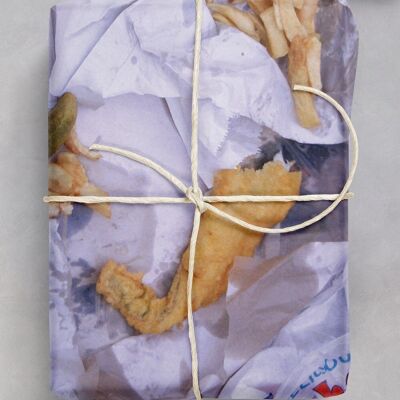 Lot de 2 feuilles de papier cadeau amusantes Fish and Chips ** Lot de 2 feuilles pliées ** par Brainbox Candy