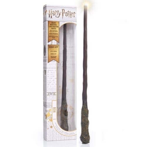 WOW STUFF - Varita mágica con luz Harry Potter (Ron) 
 Tamaño: 35.5 cm
 Punta LED ultra brillante. 
 Fabricada en resina y pintada a mano (no plástico).