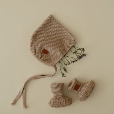 Bonnet pour bébé en laine mérinos tricoté à la main - Cappuccino