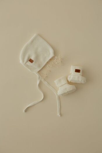Bonnet pour bébé en laine mérinos tricoté à la main - Blanc