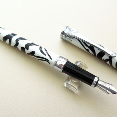 Jackson Pollock White Fountain Pen