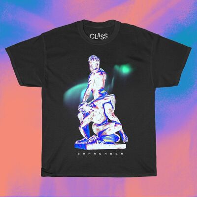 Camiseta SURRENDER - Ropa gay, camiseta LGBTQ unisex negra con estampado gráfico llamativo en colores de neón saturados, homoerótica, fetiche BDSM, regalos de historia del arte queer, estética Vaporwave, Dom Sub, camiseta Kinks, parte superior gráfica