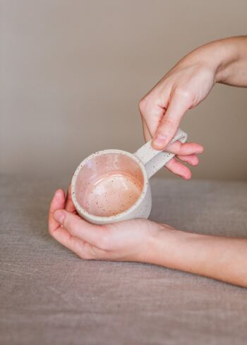 Tasse à café en céramique avec grande anse et intérieur émaillé 2