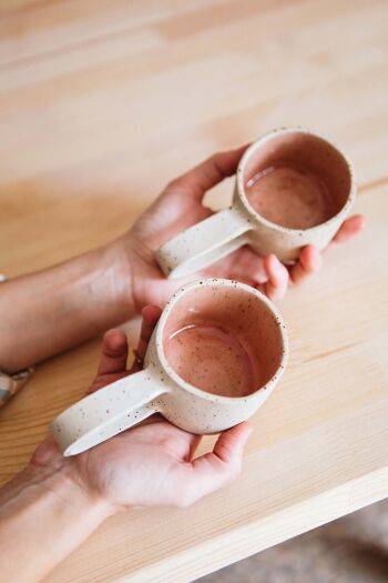 Tasse à café en céramique avec grande anse et intérieur émaillé 5