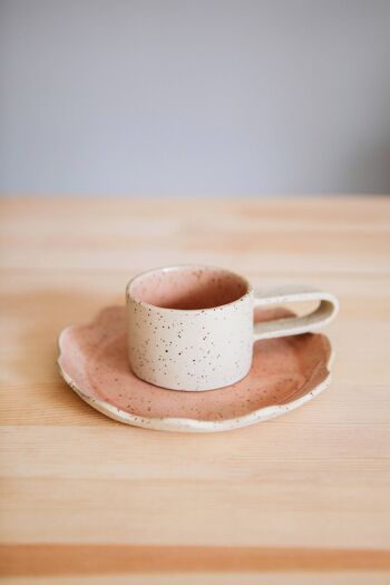 Tasse à café en céramique avec grande anse et intérieur émaillé 8