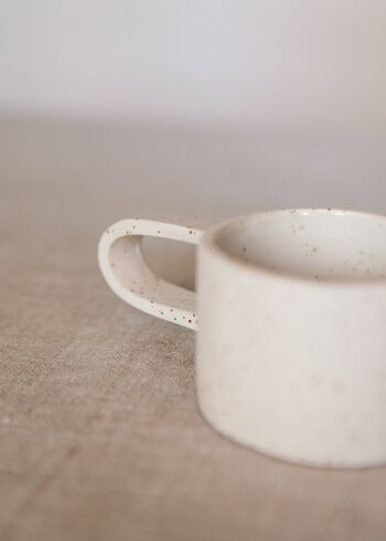 Tasse à café en céramique avec grande anse et intérieur émaillé 9