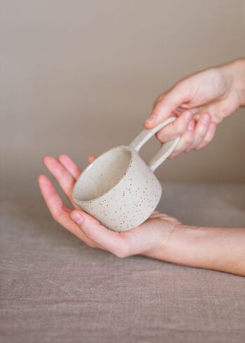 Tasse à café en céramique avec grande anse et intérieur émaillé 12