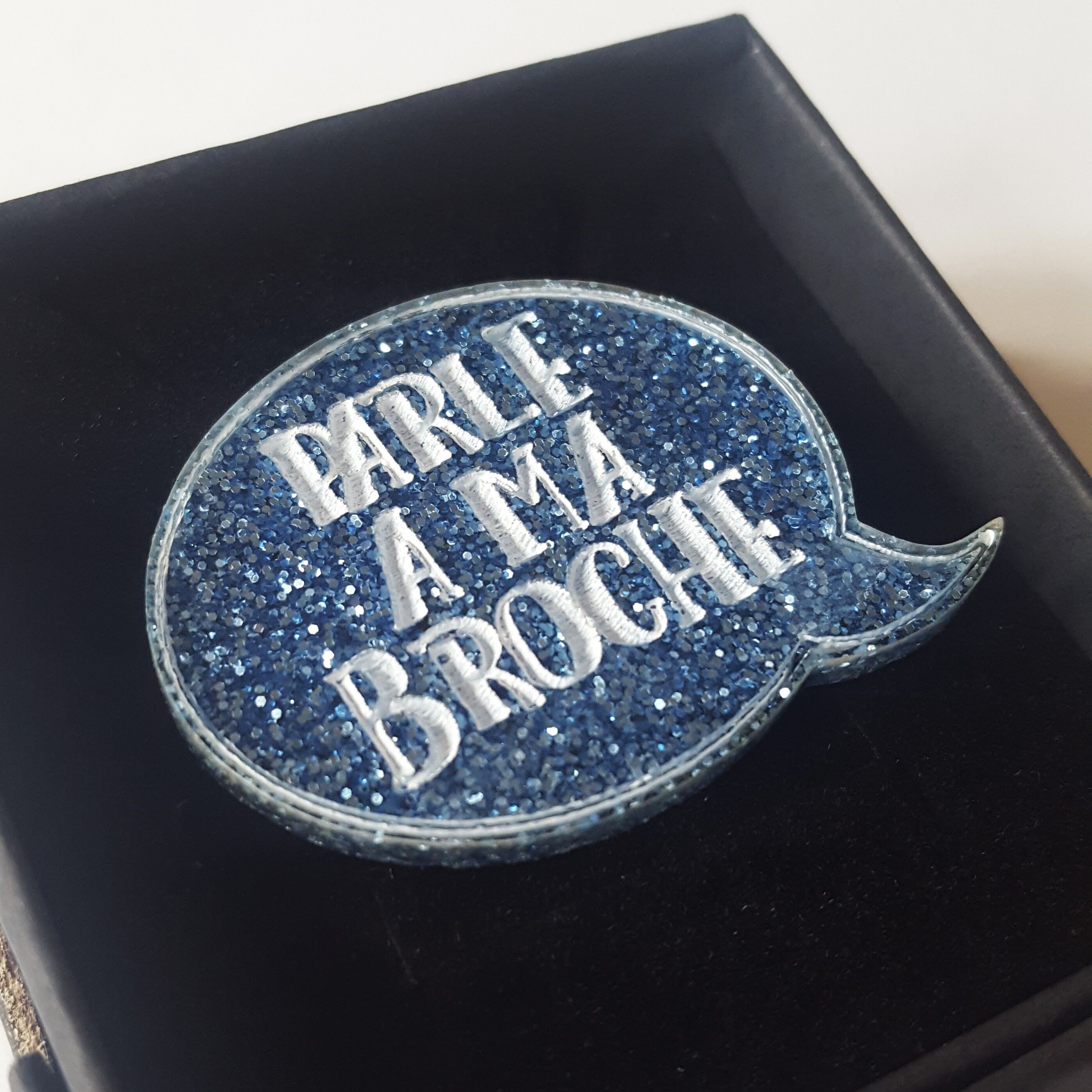 Brosche „Sprich mit meiner Brosche“ Plexiglas Französisches Handwerk handgefertigt Valentinstag - zweiter Grad - Mode - Geschenk - Accessoire - Beleidigung