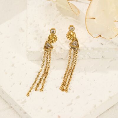 Dangling golden earrings with chains
