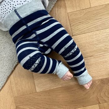 Legging bébé rampant avec genoux en silicone antidérapant - Large rayure marine et grise 2