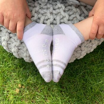 Chaussettes d'entraînement bio antidérapantes pour bébé et tout-petit - Chaussettes d'été - Blanc 2