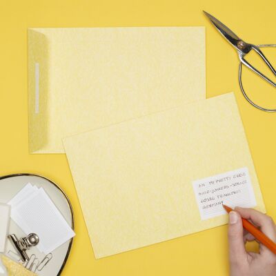 Envelopes for Easter with floral spring pattern, set of 8 yellow envelopes with self-adhesive flap and adhesive labels for writing, C5