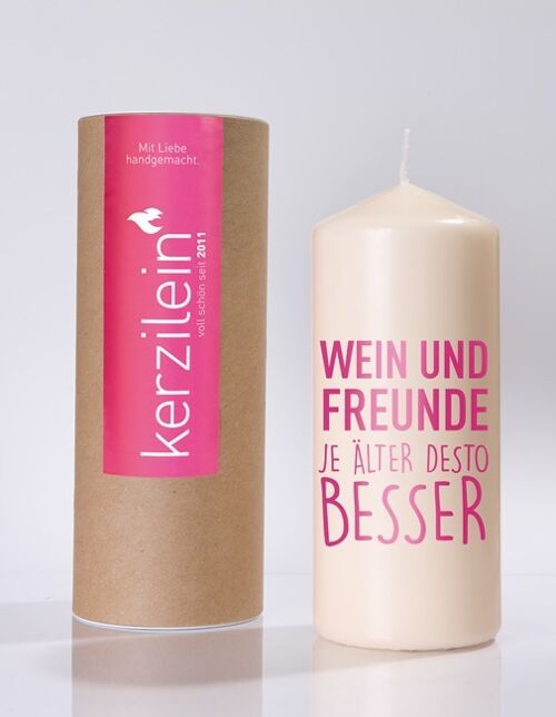 Flamme, pink "Wein und Freunde, je älter desto besser", Stumpenkerze groß 18,5 x 7,8 cm