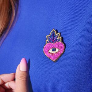 Broche Ex Voto Pink - fait main broderie cannetille