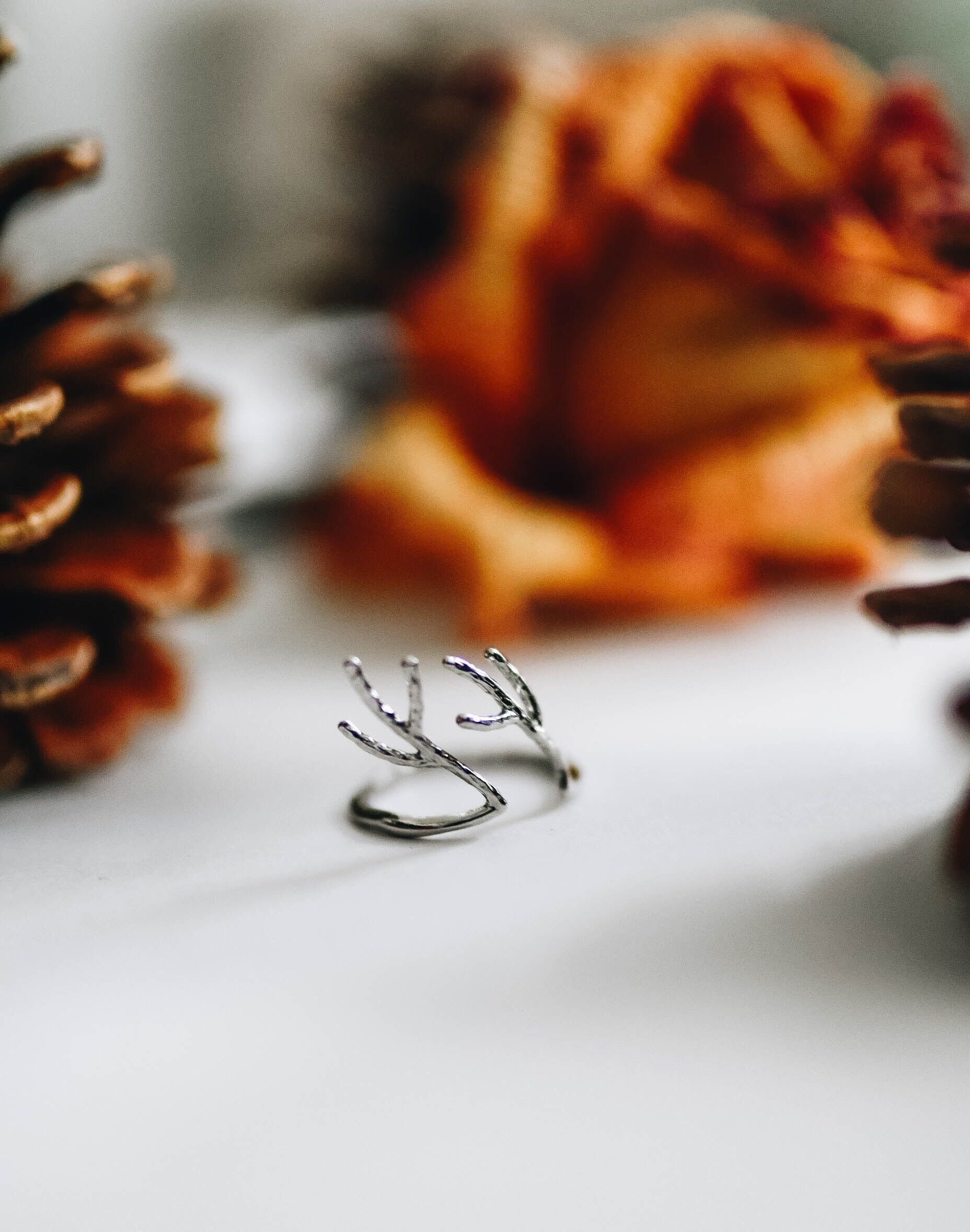 Anello in corno di cervo regolabile in ottone