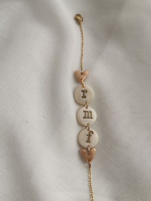 Bracelet with 3 letters and 2 hearts
