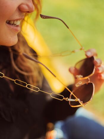 Chaine de lunettes dorée à maillons rectangulaire, modèle Ama 2