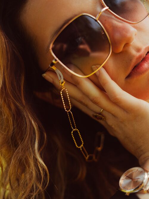 Chaine de lunettes dorée à maillons rectangulaire, modèle Ama