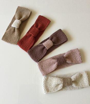 Un paquet de cinq bandeaux bicolores tricotés à la main biologique 2