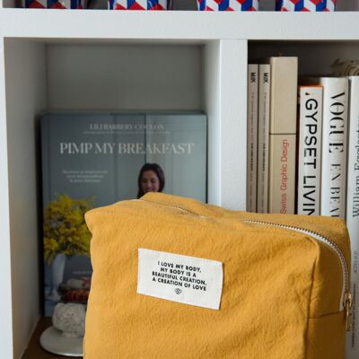 La pochette en collaboration avec Lili Barbery - Coton recyclé jaune ambré