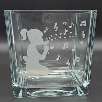 vase musical en verre avec fille et notes, carré