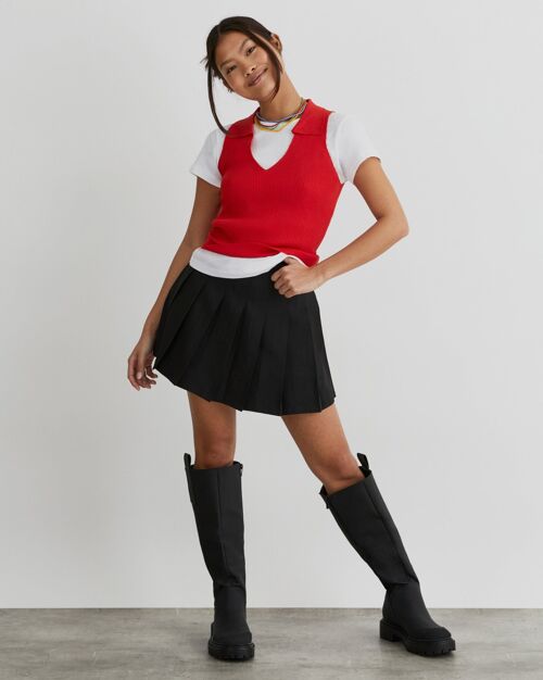 The Hamptons Cadillac Cropped V Neck Knit Tank Top With Collar In Red