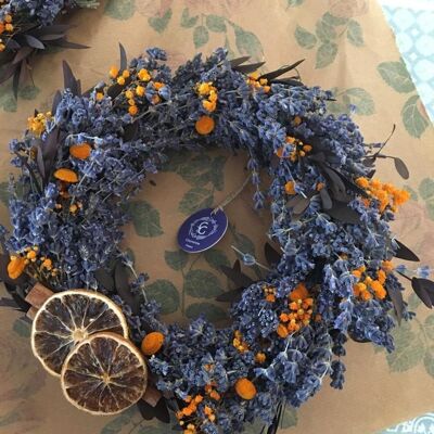 Coronas de lavanda francesas hechas a mano y flores secas