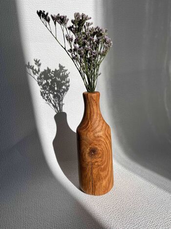 Wedelia. Le vase en forme de bouteille en bois de chêne rouge 1